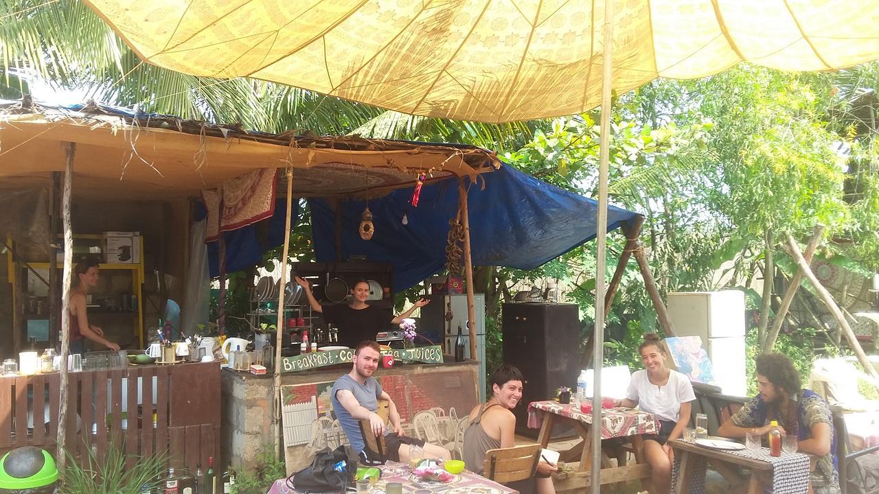 أنجونا Wonderland Hostel المظهر الخارجي الصورة