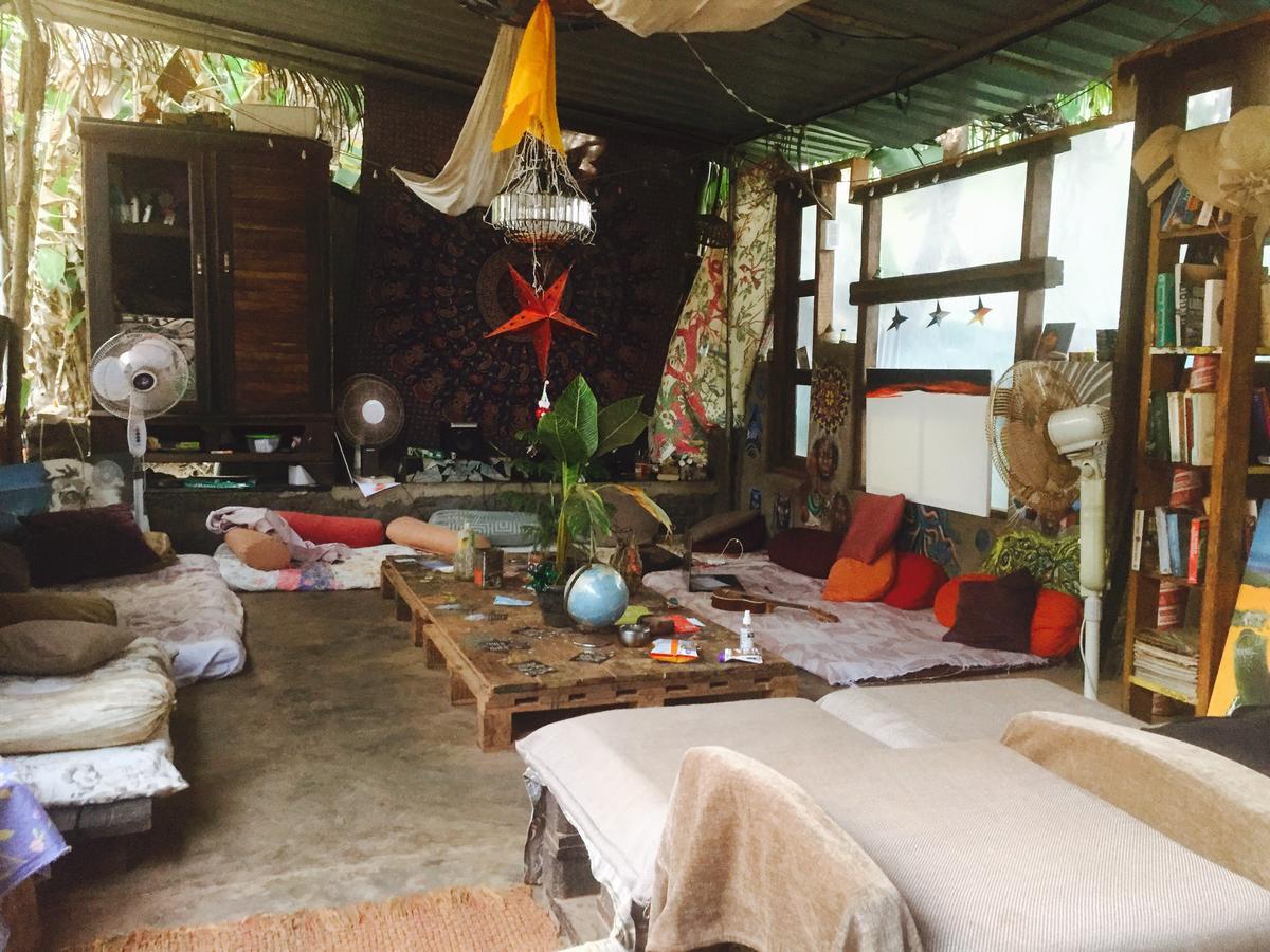 أنجونا Wonderland Hostel المظهر الخارجي الصورة